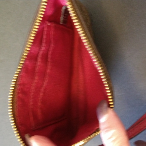 VGUC. Coach wristlet. - Picture 7 of 11